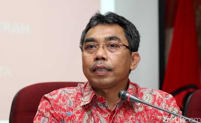 Wakil Ketua Bidang Pemenangan Pemilu DPD PDI Perjuangan DKI Jakarta Gembong Warsono di Kantor DPD PDIP Jakarta, Kamis (14/4/2016)