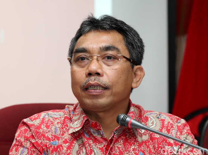 Wakil Ketua Bidang Pemenangan Pemilu DPD PDI Perjuangan DKI Jakarta Gembong Warsono di Kantor DPD PDIP Jakarta, Kamis (14/4/2016)