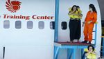 Melihat Pramugari Lion Air Mempersiapkan Diri