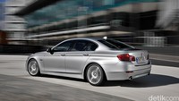 Selama 6 tahun terakhir, Seri 5 sudah menjadi pemimpin pasar di segmen kendaraan bisnis. Tahun lalu saja, 347.000 orang memilih mengendarai Seri 5, entah itu versi sedan, touring atau Gran Turismo. Foto: BMW