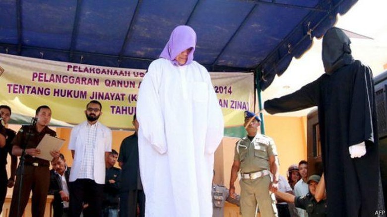 Hukuman Cambuk Pertama Terhadap Non Muslim di Aceh Jadi Sorotan Hukuman Cambuk Pertama Terhadap Non Muslim di Aceh Jadi Sorotan