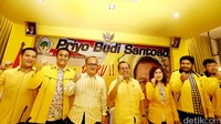 Pertarungan untuk memperebutkan posisi nomor 1 Golkar sebagai ketua umum dalam forum Musyawarah Nasional (Munas) Golkar di Bali, bakal ramai.