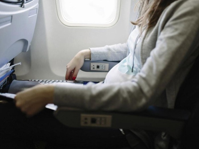 Ibu hamil naik pesawat