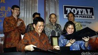 Peresmian kerjasama ditandatangani oleh Direktur PT. Lippo Karawaci Tbk Alwi Sjaaf dan Presiden Direktur PT. Total Bangun Persada Tbk Janti Komadjaja di Kemang Village, Jakarta Selatan.