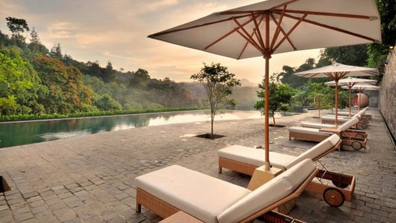 Foto: Kolam renang yang cantik di Padma Hotel, Bandung (Padma Hotel) Foto: Kolam renang yang cantik di Padma Hotel, Bandung (Padma Hotel)