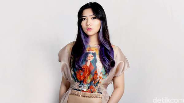 Throwback Gaya Isyana Sarasvati saat Pemotretan Celeb of The Month Throwback Gaya Isyana Sarasvati saat Pemotretan Celeb of The Month