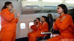 Melihat Pramugari Lion Air Mempersiapkan Diri