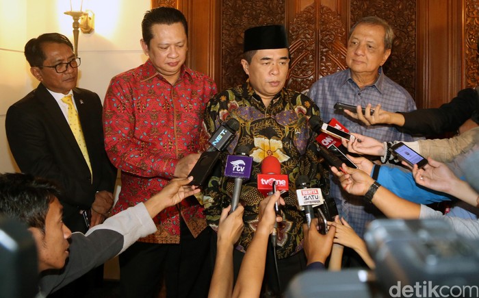 Akom Enggan Komentari Soal Setoran Wajib Caketum Golkar