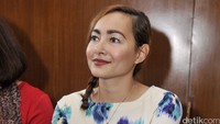 Kecewa aku sudah dandan cantik, dia nggak datang, ujarnya. Pool/Noel/detikFoto.