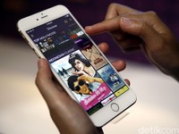 Layanan video on demand pertama dan terbesar di Asia secara resmi hadir di Indonesia, Kamis (14/4/2016). Hanya dengan berlangganan Rp 49,500 perbulan kita bisa menikmati revolusi dunia hiburan film dan serial TV Internasional dan lokal terbaik dengan lebih dari 35.000 jam. HOOQ Menjadi yang pertama di Asia dengan menggandeng tiga perusahaan media raksasa Singtel, Sony Picture dan Warner Bros yang dapat disaksikan melalui berbagai media seperti Komputer, Smartphone, Tablet, Smart TV dan dekoder. (FOTO: Rachman Haryanto/detikcom)