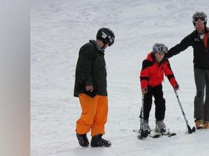 Meski Lumpuh, Remaja Ini Tak Patah Semangat Belajar Main Ski