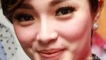 Zaskia Gotik Kini Tampil dengan Rambut Pendek
