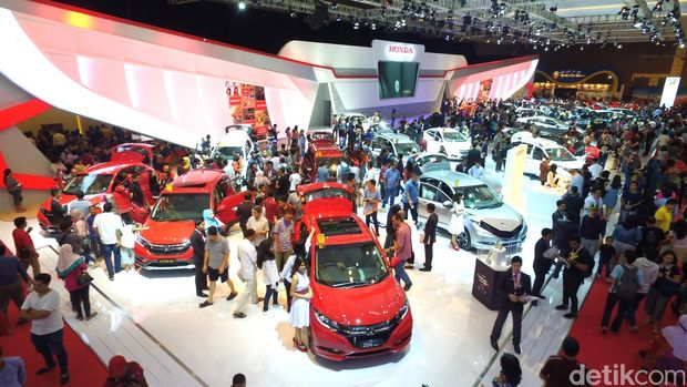 Penampakan dari atas Booth Honda di IIMS 2016