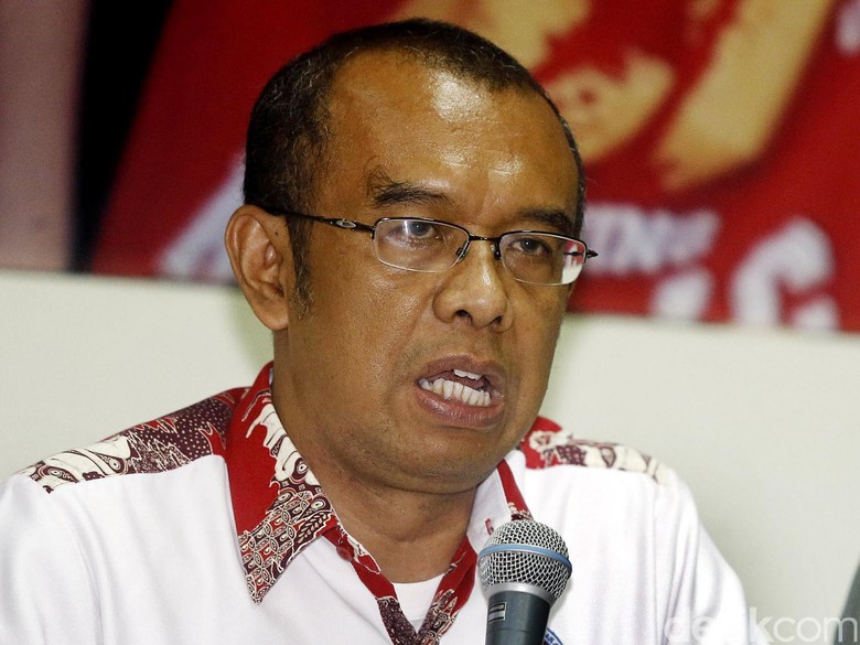 Kemenpora Kembalikan Cek Rp 2 M ke Pemuda Muhammadiyah Kemenpora Kembalikan Cek Rp 2 M ke Pemuda Muhammadiyah