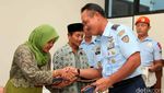 Ahli Waris Penerjun TNI yang Tewas Terima Santunan