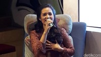 Alasan utama dari dipilihnya nama tersebut adalah karena penyanyi 25 tahun itu turun langsung menulis lagu-lagunya.