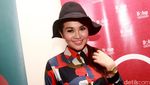 Gaya Fitri Carlina dengan Floppy Hat