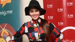 Gaya Fitri Carlina dengan Floppy Hat