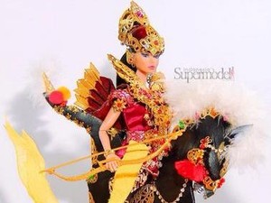 Foto: Aksi Barbie Jadi Penari Bali Sampai Kuda Lumping