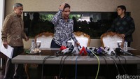 Alasannya, pelaksanaan proyek reklamasi selama ini dijalankan tanpa disertai rekomendasi dari Kementerian Kelautan dan Perikanan.