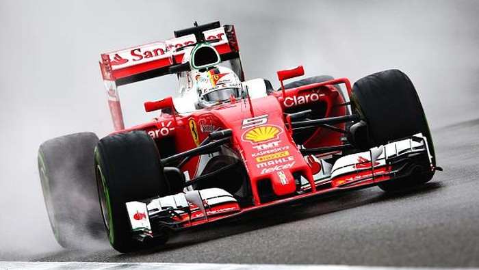 Di Atas Lintasan Basah, Vettel Torehkan Waktu Tercepat