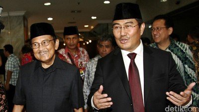 BJ Habibie Hadiri Peluncuran Buku Jimly Asshiddiqie
