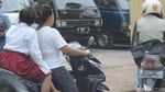 Ayo Ibu, Dipakai Helm Motornya