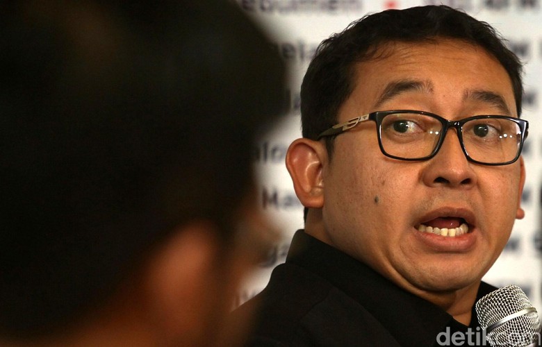 Fadli Zon: Putri Saya Dijemput di New York Karena Tiba Saat Dini Hari Fadli Zon: Putri Saya Dijemput di New York Karena Tiba Saat Dini Hari