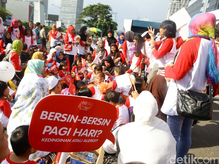Sarihusada bekerjasama dengan departemen ilmu kedokteran komunitas fakultas kedokteran universitas indonesia hari ini menyelenggarakan aksi tanggap alergi day di kawasan Bundaran HI, Jakarta (17/4/2016). Foto: Hasan Alhabshy Sarihusada bekerjasama dengan departemen ilmu kedokteran komunitas fakultas kedokteran universitas indonesia hari ini menyelenggarakan aksi tanggap alergi day di kawasan Bundaran HI, Jakarta (17/4/2016). Foto: Hasan Alhabshy