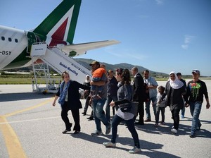 Paus Fransiskus ke Pulau Lesbos, Bawa 12 Pengungsi Suriah ke Vatikan