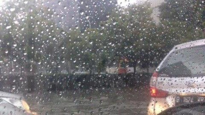 Hujan Deras, Jl MH Thamrin Tergenang 20 Cm