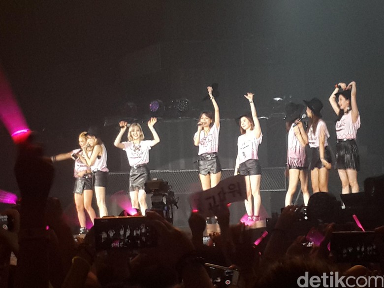 Jessica dan SNSD Akan Gelar Fansign di Tempat dan Waktu yang Sama Jessica dan SNSD Akan Gelar Fansign di Tempat dan Waktu yang Sama
