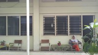 Alamat rumah sakit berada di Jalan Kyai Tapa dan bukan di Jalan Tomang Utara seperti yang disebut BPK.