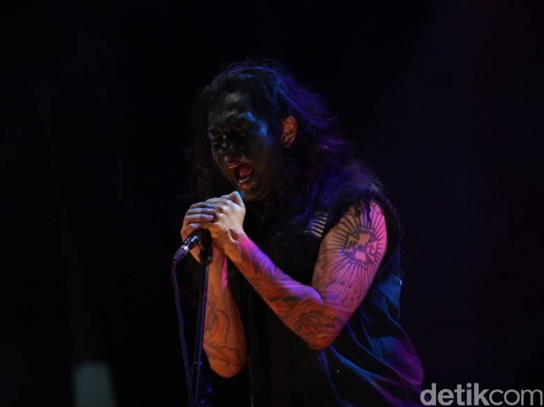 Koil Ingin Rampungkan Album Meski Berkas Hilang Koil Ingin Rampungkan Album Meski Berkas Hilang