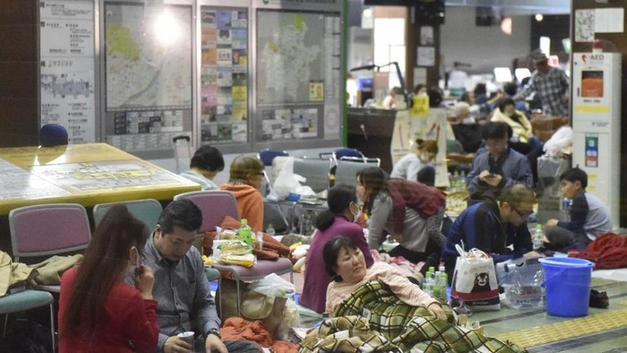 Kesulitan Air, Pengungsi Gempa Kumamoto Minta Pertolongan