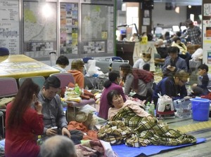 Kesulitan Air, Pengungsi Gempa Kumamoto Minta Pertolongan