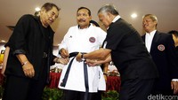 Kapolri Jenderal Polisi Badrodin Haiti memperoleh penganugerahan Sabuk Hitam Karate DAN VI karena mampu meningkatkan prestasi karate nasional dan internasional, khususnya perguruan Karate INKANAS.