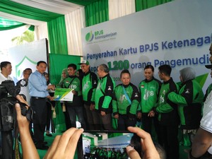 Ribuan Pengemudi Gojek Terima Kartu BPJS Ketenagakerjaan