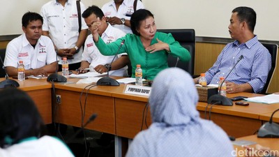 Ratna Sarumpaet dan Warga Kampung Aquarium Ngadu ke DPRD DKI