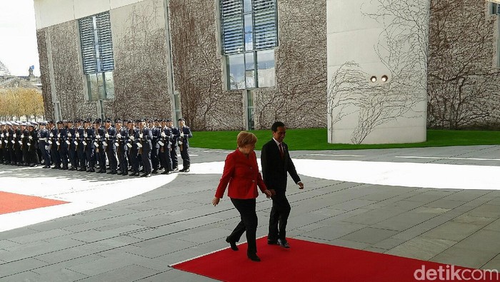 Presiden Jokowi Gelar Pertemuan dengan Kanselir Jerman di Berlin