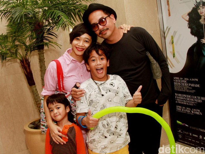 Bangun Kepercayaan, Cara Indra Birowo Batasi Pemakaian Gadget pada Anak