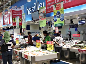 Promo Akhir Pekan di Transmart Carrefour Mulai Lampu Darurat Sampai LED TV