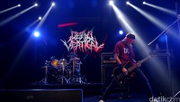 Dilanjutkan Dead Vertical yang tak kalah gahar.