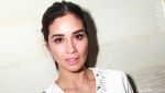 Tampil Simple dan Chic ala Marsha Timothy