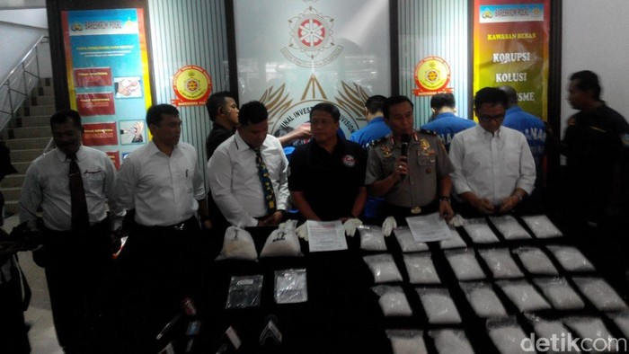 Polri Gagalkan Penyelundupan 14,1 Kg Sabu yang Disembunyikan di Tabung Selam