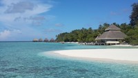 Pulau Adaaran adalah salah satu dari sekian banyak pulau cantik di Maladewa. Lihatlah pasir putih dan laut yang bening di pantainya (Iie Rahayu/detikTravel)