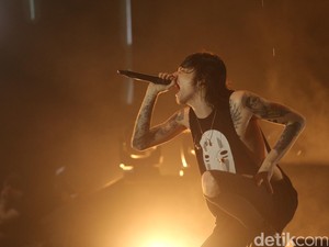 Asking Alexandria Puaskan Metalhead di Hammersonic 2016