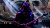 Penampilan memukau dari band asal Brazil, Angra.