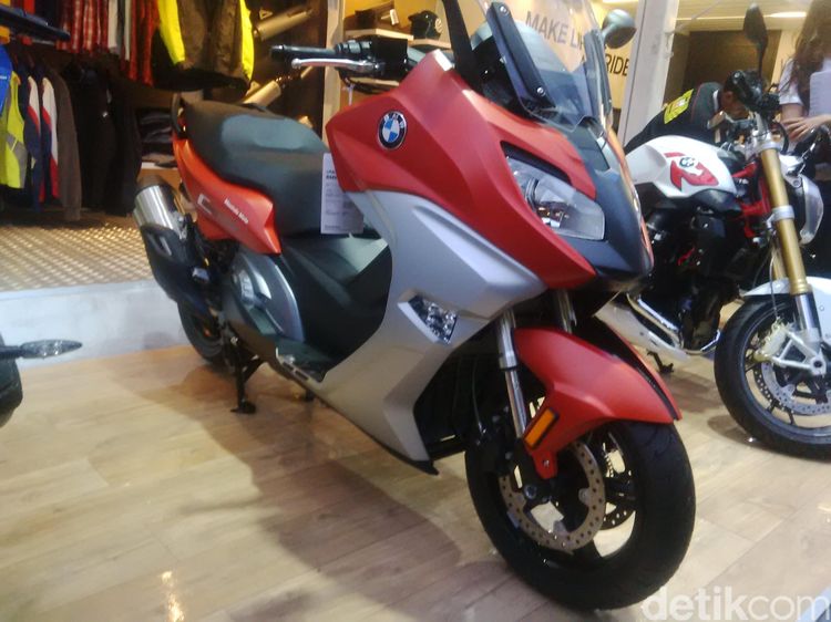 Skutik Bongsor BMW C650 Sport