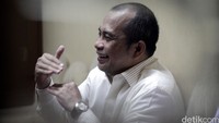 Marwan Jafar memberikan penjelasan kepada anggota Komisi V DPR.
